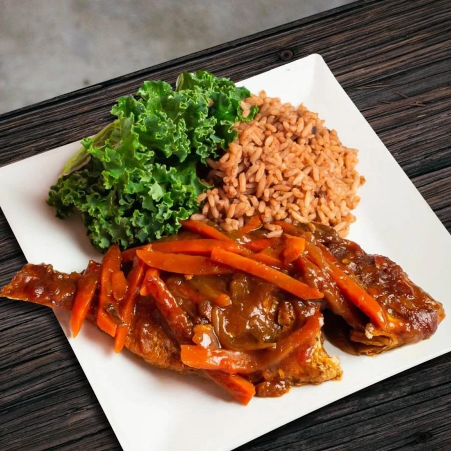 Rice with salad, fish in sauce and pieces of carrot